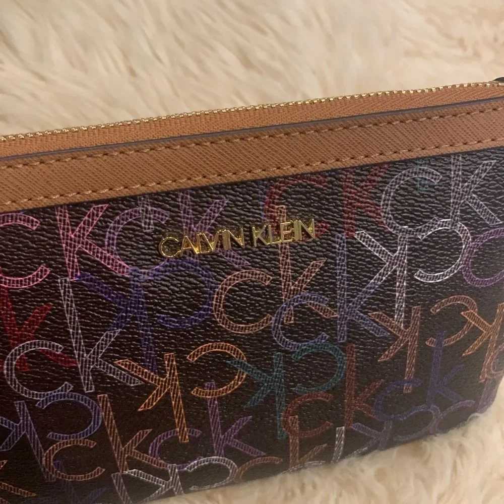 𝅺Calvin Klein Wristlet NWT